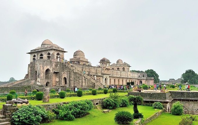 HOME 3 Explore the historic place Mandu