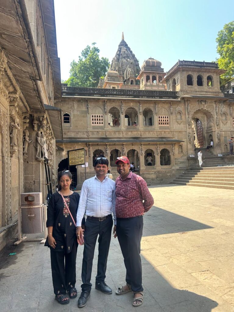 HOME 10 Maheshwar Trip with VV representative with a happy tour customer at Maheshwar