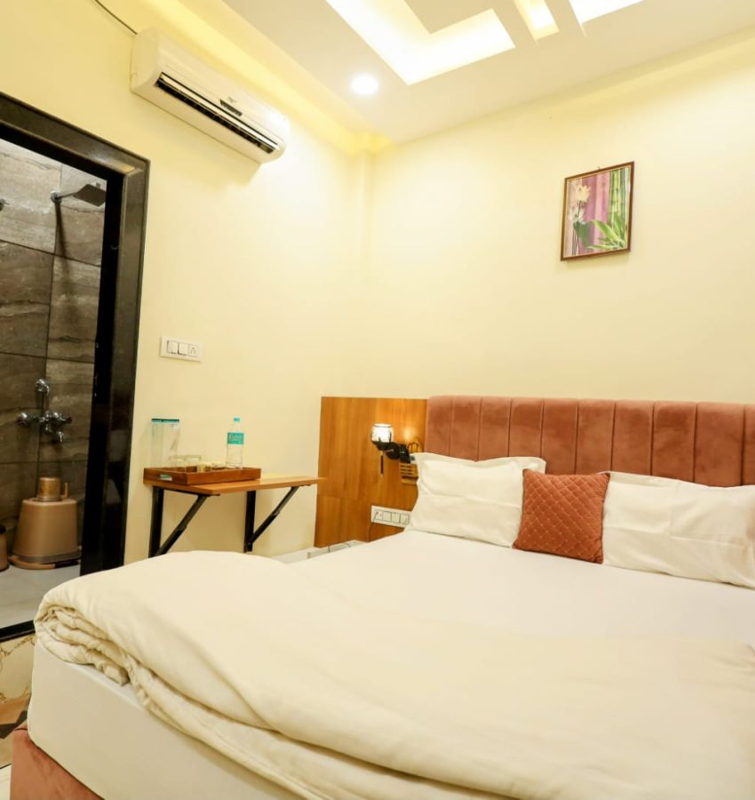HOME 7 Deluxe room with attached bathroom in Maheshwar