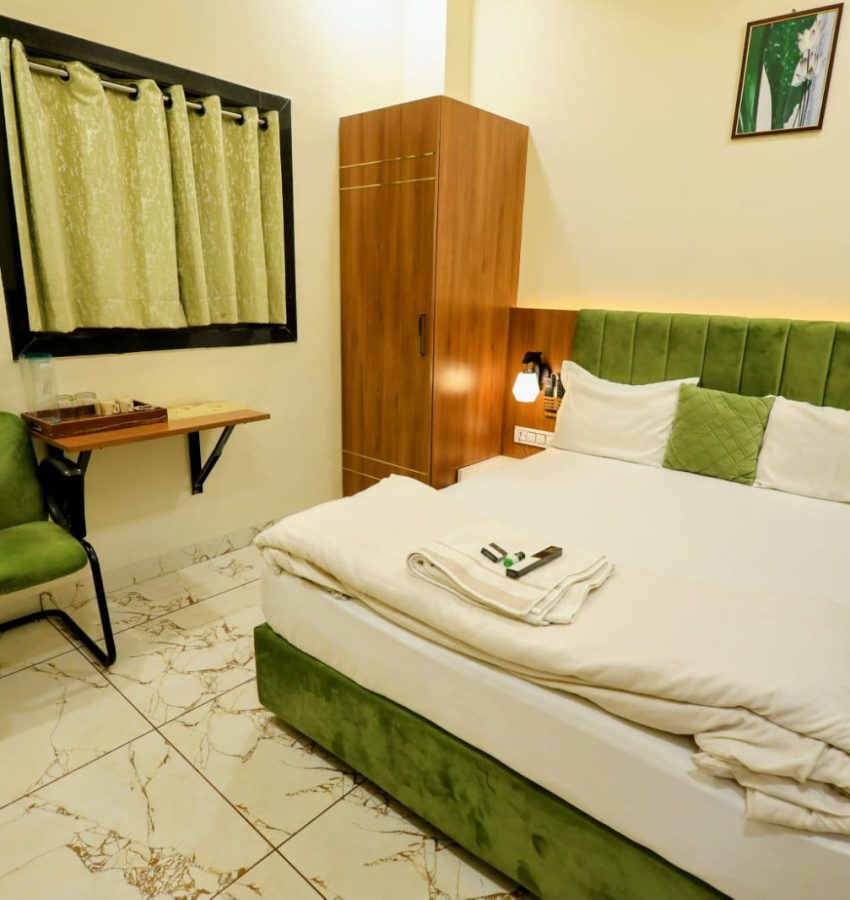 HOME 5 Deluxe room with comfortable bed and modern interiors in Maheshwar