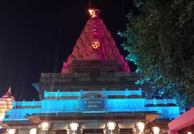 Ujjain Travel Guide 2026 | MTVV 2 Mahakaleshwar Jyotirlinga Temple illuminated at night in Ujjain